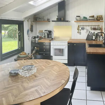 Dom wakacyjny Summerhouse With Hot Tub On Langeland *